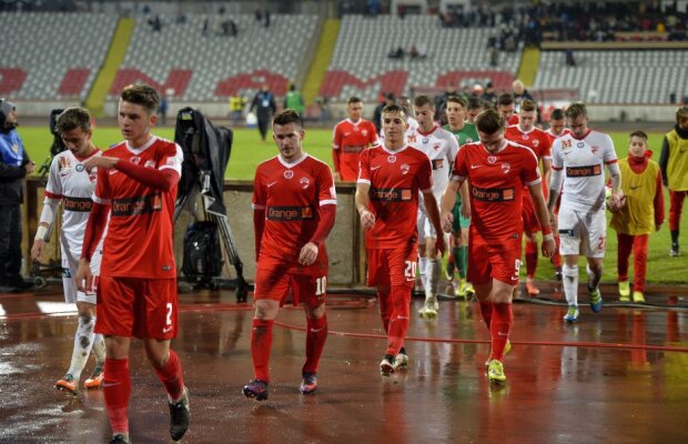 S-a terminat! Dinamo s-a despărțit azi de un jucător care câștiga 6.000 de euro lunar!