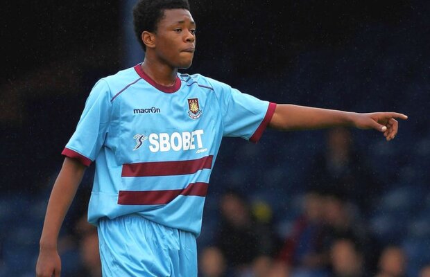 Drama trăită de un fotbalist nigerian din Anglia! I-au murit ambii părinți și e amenințat cu evacuarea » Gestul impresionant al galeriei lui West Ham