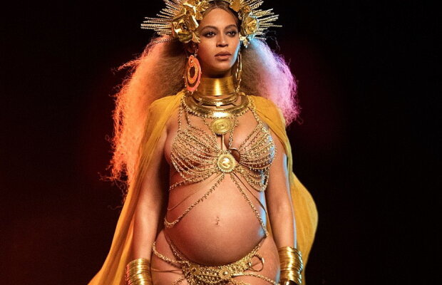 GALERIE FOTO » Imagini fabuloase cu Beyoncé însărcinată. Vedeta a renunţat aproape complet la haine