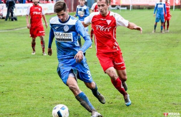 EXCLUSIV UPDATE Scandal uriaș în fotbalul românesc » Acuzat că a luat "cu japca" un fotbalist de la o altă echipă: "Chiar nu-i e frică de pușcărie?! Vrem daune de 1 milion de euro!". Replica oficialului acuzat