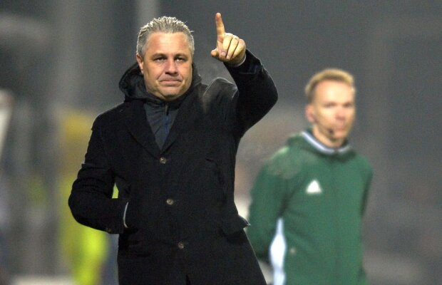 Șumudică a făcut show înainte de meciul cu Genk! A râs cu jurnaliștii și s-a luat de un jucător advers: "E la fel, domnule Brabec sau cum te numești"