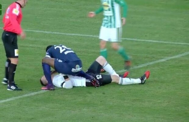 VIDEO La un pas de tragedie » Viața unui portar a fost salvată de un jucător advers după o adevărată mostră de eroism