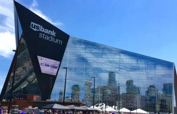  Stadionul mortal pentru păsări » O arenă care a costat peste un miliard de dolari a devenit o veritabilă capcană