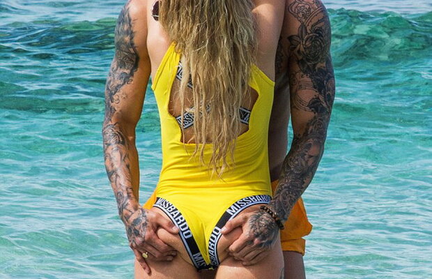 GALERIE FOTO » Imagini interzise pe plaja din Barbados