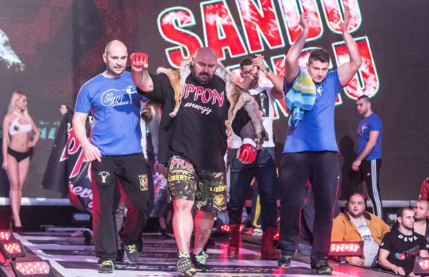 Uite cine dansează :) Un luptător de la categoria supergrea va participa la un show TV