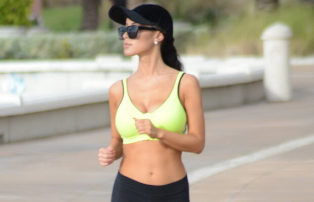 GALERIE FOTO » Prea sexy pentru o alergare! Lisa Opie, senzațională în ținută sport