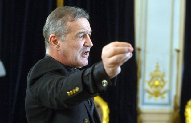 Ordine din lojă! Becali îi face echipa lui Reghe: "Așa trebuie să joci. Nu înnebuni jucătorii! Cine crezi că te bate dacă joci cu ăștia 4 în echipa?"
