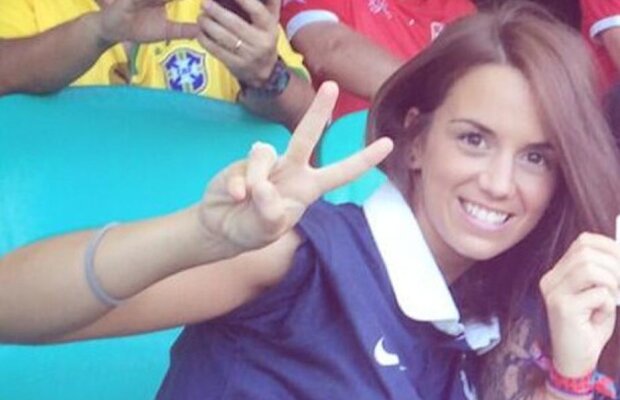 Galerie FOTO A dat gol, apoi i-a făcut o dedicaţie ciudată iubitei sale: ”La mulţi ani, grăsuţo!”