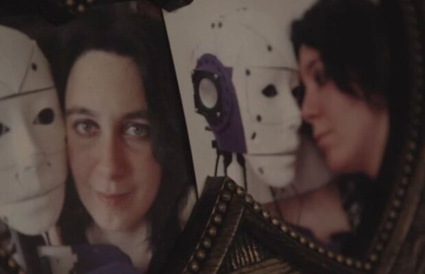 FOTO Pe asta n-ați mai văzut-o! O femeie și-a construit un robot și s-a îndrăgostit de el