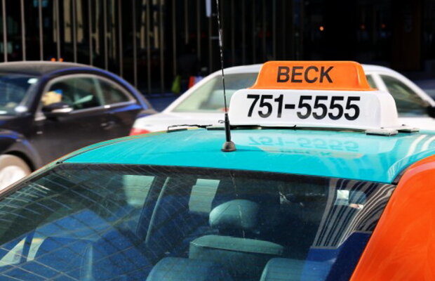 Poliţiştii din Toronto au ajutat o femeie să nască în taxi