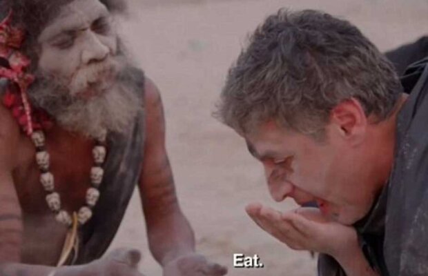 CLIPE GROAZNICE » Un reporter s-a infiltrat într-un trib canibal și a fost obligat să mănânce creier uman: "Dacă mai râzi, îți tăiem capul"
