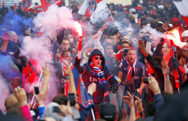 Fotbal dus în NEBUNIE! Un suporter al parizienilor și-a ucis prietenul după Barcelona - PSG dintr-un motiv incredibil!