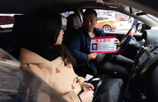 VIDEO » Un tată disperat s-a făcut taximetrist doar pentru a împărți pliante cu fiica sa dispărută