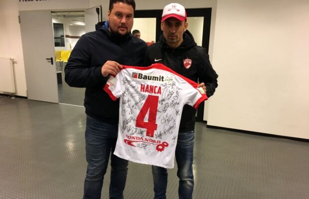 FOTO Tricoul special al ”câinilor” cumpărat cu 4.000 de lei » Ce gest a făcut un suporter dinamovist