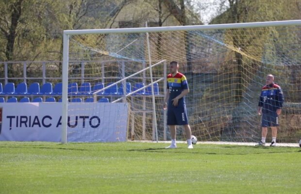 VIDEO Coșmarul steliștilor a revenit în poartă » Moți și-a testat abilitățile de portar în cantonamentul naționalei