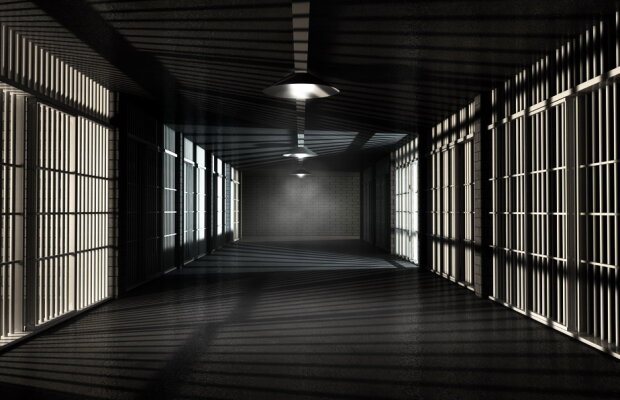 FOTO & VIDEO » O profesoară a fost băgată în închisoare, însă a râs cu poftă la poza pentru dosar