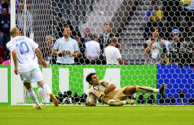 Gianluigi Buffon îşi plănuieşte retragerea din fotbal » "Poate o să lovesc şi eu pe cineva, aşa cum a făcut Zidane"