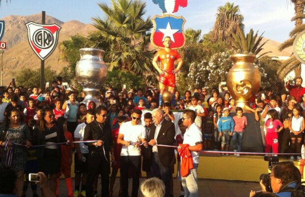 FOTO Superstar al Europei, omagiat cu o statuie în orașul natal 