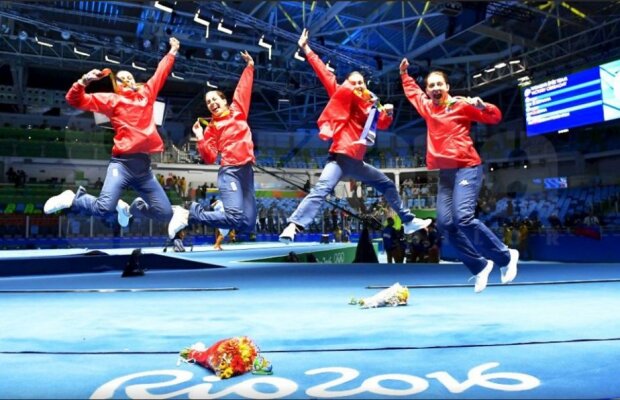 Echipa de scrimă a României, premiată de prim-ministrul Sorin Grindeanu la Gala News.ro