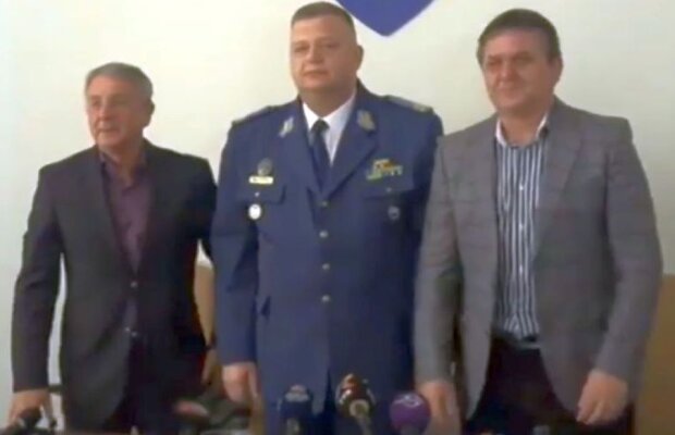 Steaua Armatei şi-a prezentat antrenorul » Primele declaraţii făcute de Lăcătuş şi comandantul CSA: "Ne înscriem în Liga a 4-a! Palmaresul e la noi"