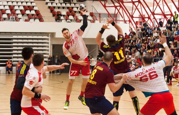 Campionii n-au jucat nici măcar pentru fani în fața marii rivale » Steaua a învins-o pe Dinamo, 29-24, în "Ștefan cel Mare", un rezultat mai mult decât suspect! 