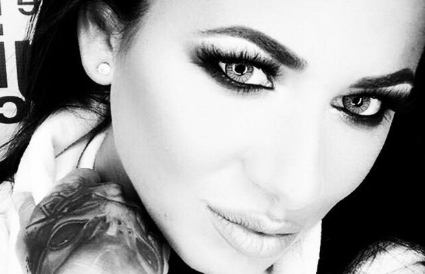 FOTO Roxana Vancea a devenit expertă în dansul la bară. Fosta asistentă arată senzațional