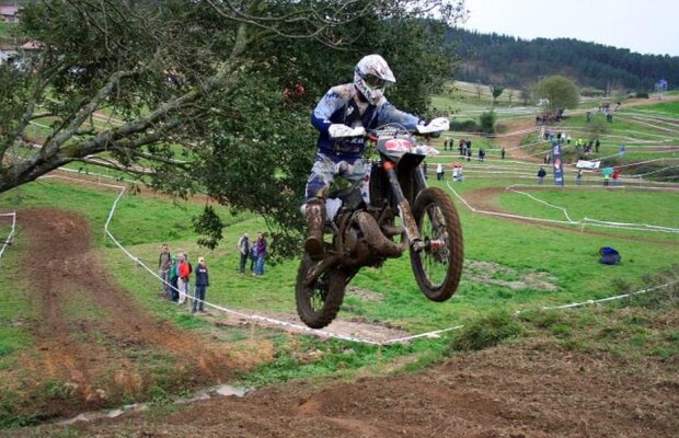 Între timp, în România: au fost furate motocicletele sportivilor veniți pentru CM de Enduro » Piloții oferă recompensă