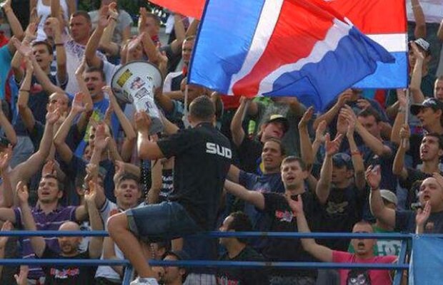 Există și a treia variantă! O parte a fanilor Stelei a ales pe cine va susține » Nici FCSB, nici CSA!