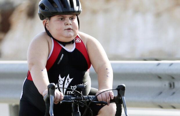 VIDEO Un băiețel participă la maratoane pentru a supraviețui