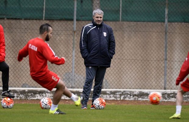 Șumudică a confirmat informațiile Gazetei: "Am avut 13 jucători la antrenament, apar probleme peste noapte"