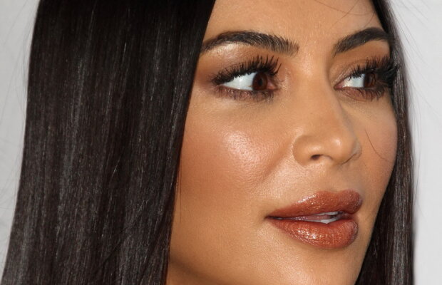 GALERIE FOTO A înnebunit audienţa: Kim a apărut în cea mai sexy rochie la premiera unui film!