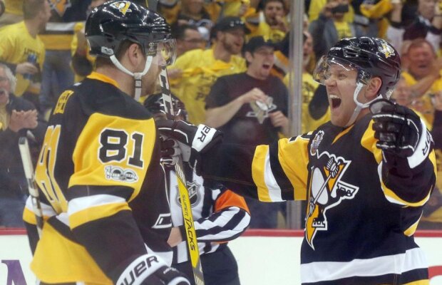 Exemplu de devotament sau inconștiență? Înjunghiat cu o șurubelniță în cap, un fan a refuzat tratamentul medical, așteptând ca echipa favorită să termine meciul!