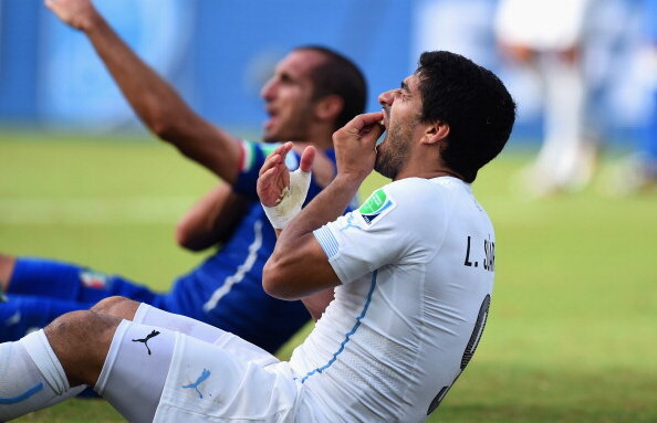 GALERIE FOTO Toate camerele au fost pe ei! Ce s-a întâmplat cu Suarez și Chiellini la finalul meciului dintre Barcelona și Juventus