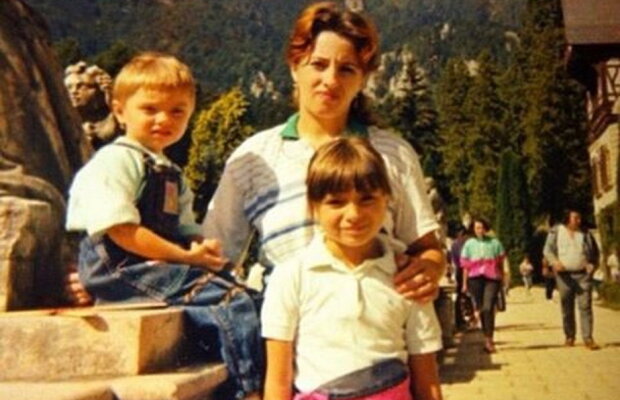 FOTO Acum este o cântăreaţă celebră, dar uite cum arăta când avea doar câţiva anişori!