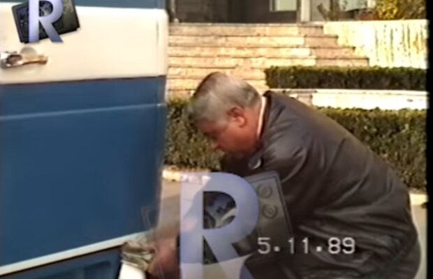 VIDEO Imagini de colecție de la un meci din 1989 disputat la Scornicești » Se numărau banii pe farul autocarului :) 
