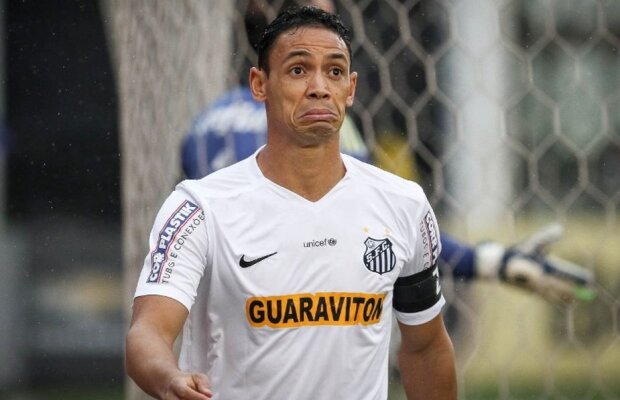 Gafă incredibilă! S-a ținut moment de reculegere pentru un jucător aflat pe teren » Reacția fotbalistului