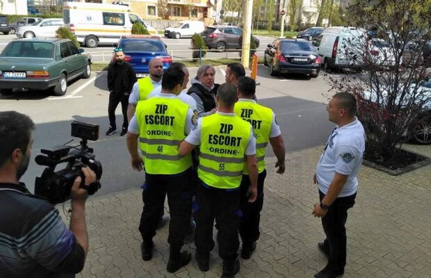 OPINIE Ilie Năstase și galeria lui Dinamo au făcut ieri câte un om să plângă  » Scutul pro-mârlănie vs "Sportul este pentru prieteni"