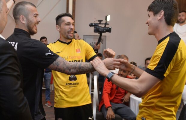 FOTO I-a zis-o! :D » Alibec a încercat să-l "înțepe" pe Silviu Lung jr și a ieșit un schimb savuros de replici pe net