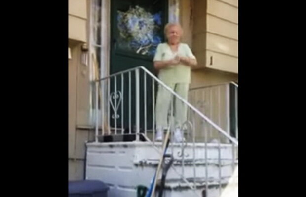 VIDEO La 88 de ani, o bătrânică dansează senzaţional! Nu o să uiţi prea curând imaginile