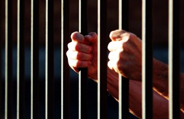 Un gardian a introdus în închisoare droguri, însă nu ţi-ai fi imaginat vreodată ce metodă a folosit!