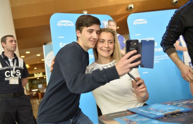 FOTO Sesiune de autografe cu campioanele Europei! Handbalistele de la CSM București, apel către fani 