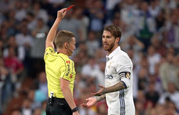 FOTO Coletul surpriză primit de arbitrul din El Clasico de la Sergio Ramos