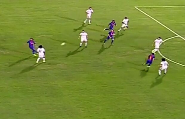 VIDEO Geniu și la 37 de ani! Ronaldinho a făcut spectacol în meciul legendelor » No look pass de senzație în Clasicul legendelor