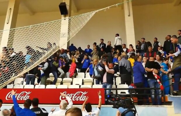 De unde a pornit haosul din sală la handbal: "Cu multă tristețe și dezamăgire trebuie să recunoaștem"