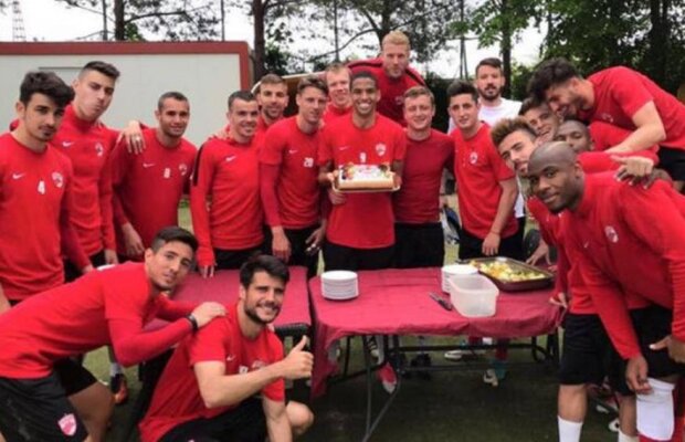 Rivaldo nu mai vine la derby, dar a ținut să-și mobilizeze fiul, pe Rivaldinho, înainte de meciul cu FCSB: ”Dă gol pentru mine!”