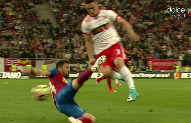 FOTO Enache, intrare criminală asupra lui Filip » Hațegan i-a acordat doar "galben" » Merita eliminat?