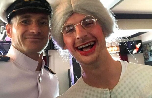 GALERIE FOTO Imagini-spectacol » Cum a apărut la petrecere un fost fotbalist de la Dinamo :)