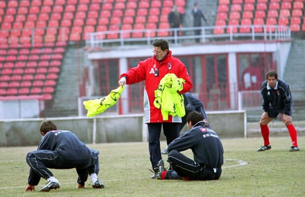 Un fost jucător al roș-albilor ironizează experiența de la Dinamo, dar susține echipa în lupta la titlu: "Mister Dinu m-a folosit cu preponderență jalon de antrenament" :)