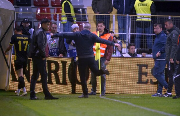 GALERIE FOTO Faza de la finalul meciului Astra - FCSB care nu s-a văzut » Șumudică distrugătorul: reacție nervoasă la intrarea pe tunel