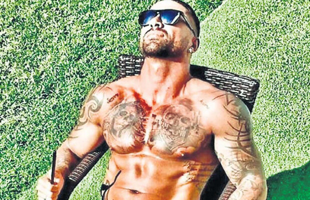 E numai mușchi și tatuaje! O fostă vedetă de la AC Milan și Atletico se menține în formă